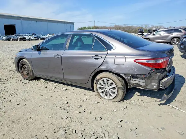 4T1BF1FK9HU665582 2017 TOYOTA CAMRY - Image 2