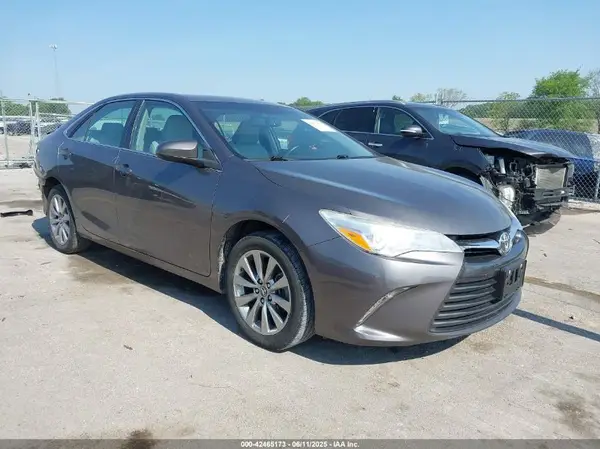 4T1BF1FK9HU666750 2017 TOYOTA CAMRY - Image 1