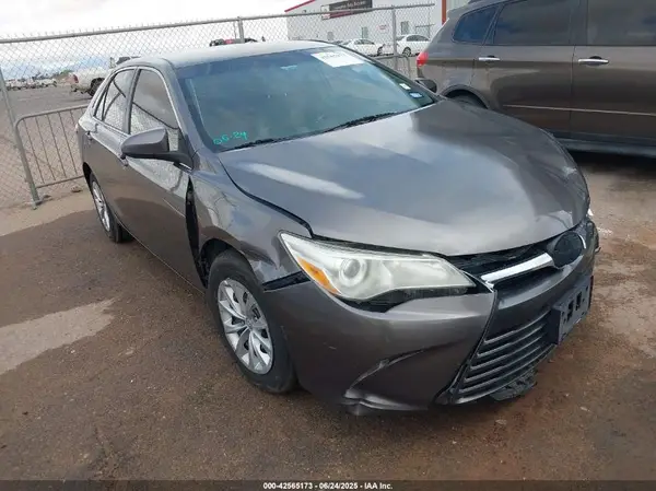 4T1BF1FK9HU667476 2017 TOYOTA CAMRY - Image 1