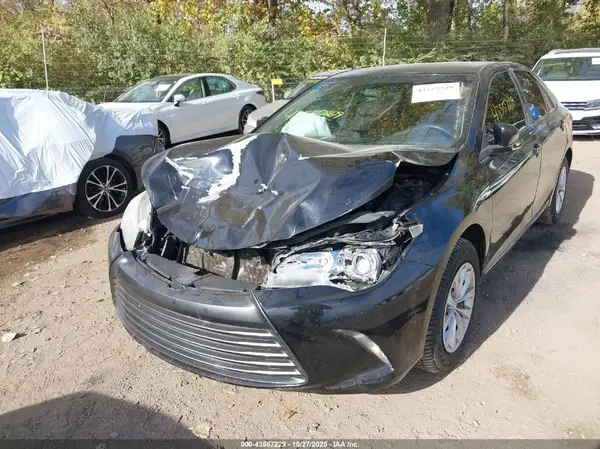 4T1BF1FK9HU668370 2017 TOYOTA CAMRY - Image 2