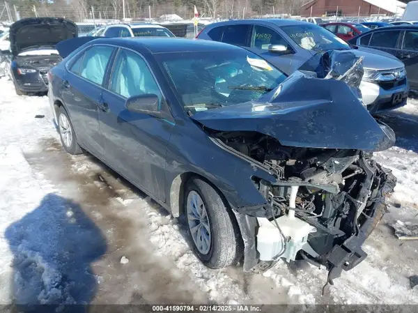 4T1BF1FK9HU669258 2017 TOYOTA CAMRY - Image 1