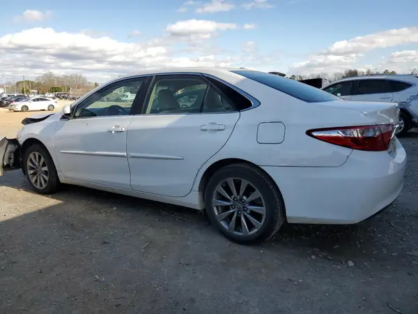 4T1BF1FK9HU670068 2017 TOYOTA CAMRY - Image 2