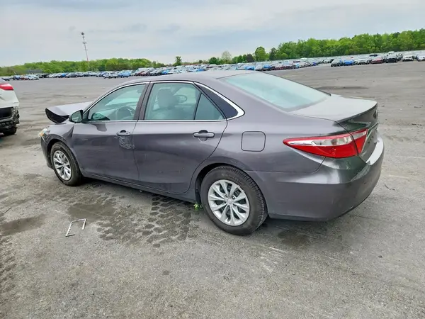 4T1BF1FK9HU672581 2017 TOYOTA CAMRY - Image 2