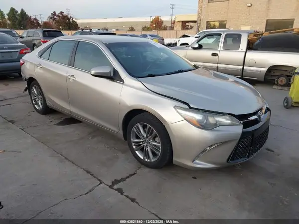 4T1BF1FK9HU674038 2017 TOYOTA CAMRY - Image 1