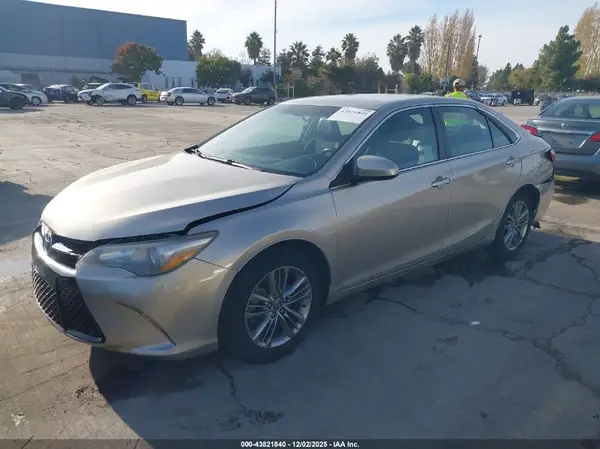 4T1BF1FK9HU674038 2017 TOYOTA CAMRY - Image 2