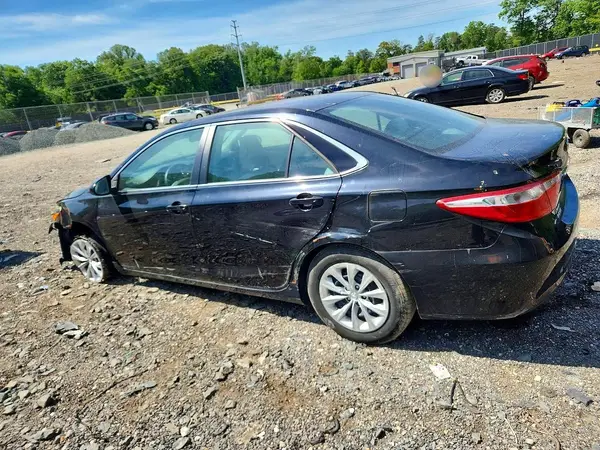 4T1BF1FK9HU674704 2017 TOYOTA CAMRY - Image 2