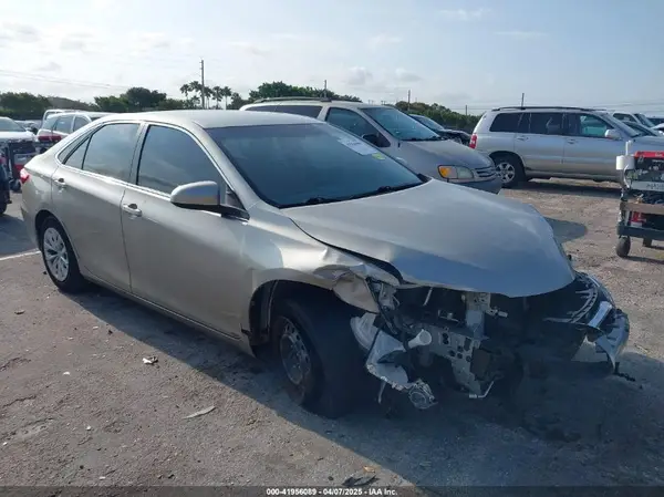 4T1BF1FK9HU675674 2017 TOYOTA CAMRY - Image 1