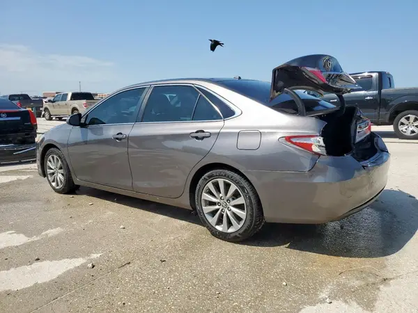 4T1BF1FK9HU679515 2017 TOYOTA CAMRY - Image 2