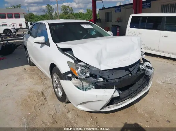 4T1BF1FK9HU679532 2017 TOYOTA CAMRY - Image 1