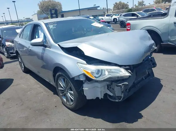 4T1BF1FK9HU679756 2017 TOYOTA CAMRY - Image 1