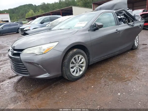 4T1BF1FK9HU680275 2017 TOYOTA CAMRY - Image 2