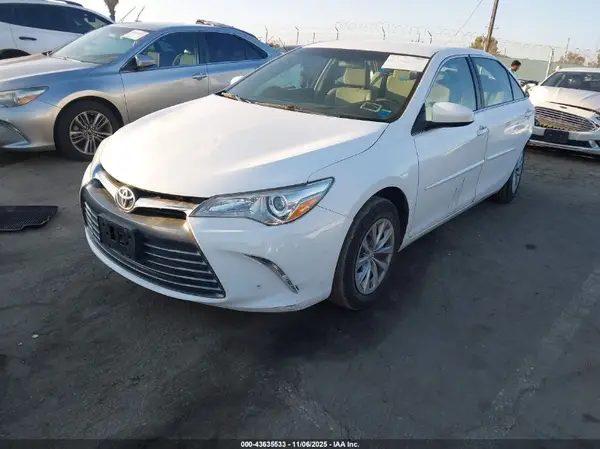 4T1BF1FK9HU684889 2017 TOYOTA CAMRY - Image 2