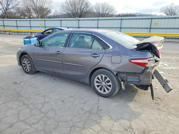 4T1BF1FK9HU686304 2017 TOYOTA CAMRY - Image 2