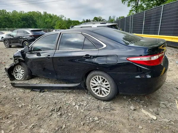 4T1BF1FK9HU688425 2017 TOYOTA CAMRY - Image 2