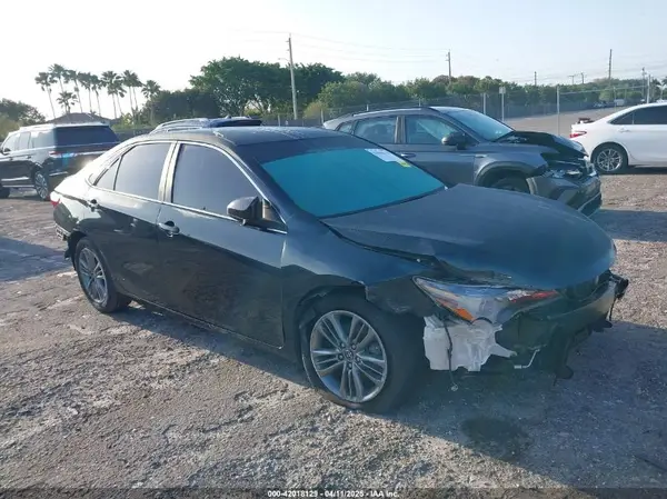 4T1BF1FK9HU690675 2017 TOYOTA CAMRY - Image 1