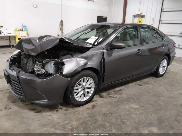 4T1BF1FK9HU692510 2017 TOYOTA CAMRY - Image 2