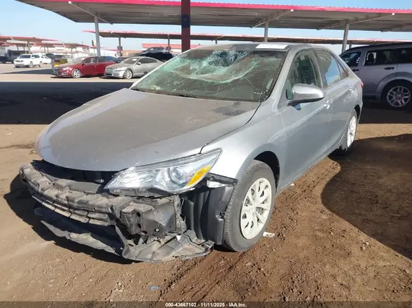 4T1BF1FK9HU697786 2017 TOYOTA CAMRY - Image 2