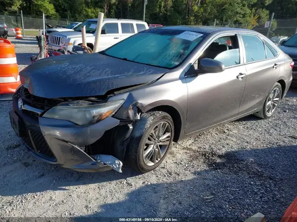 4T1BF1FK9HU702064 2017 TOYOTA CAMRY - Image 2
