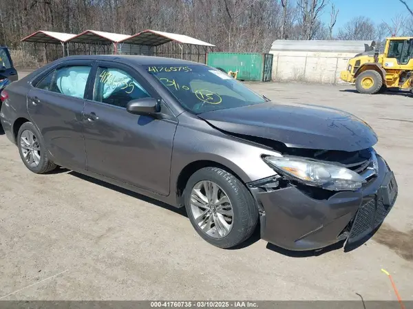 4T1BF1FK9HU703229 2017 TOYOTA CAMRY - Image 1