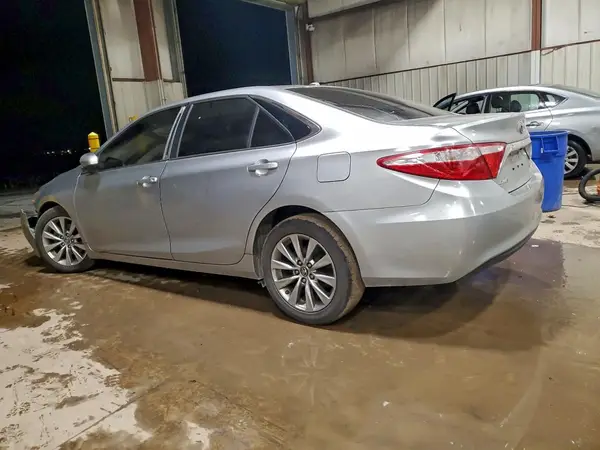 4T1BF1FK9HU704560 2017 TOYOTA CAMRY - Image 2