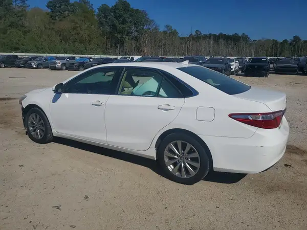 4T1BF1FK9HU704591 2017 TOYOTA CAMRY - Image 2