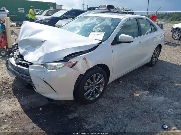 4T1BF1FK9HU707586 2017 TOYOTA CAMRY - Image 2
