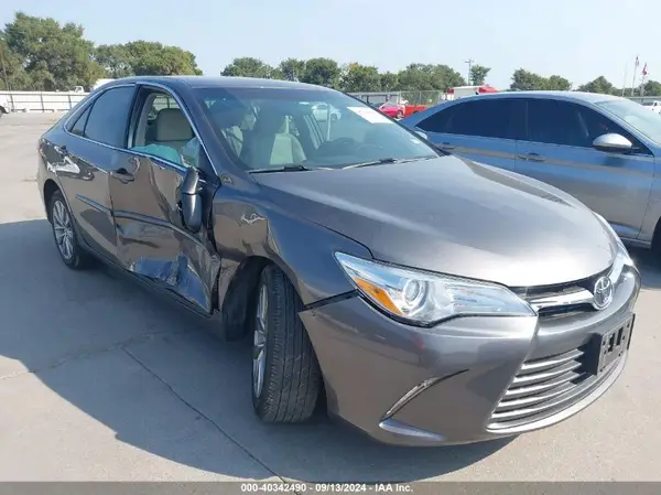4T1BF1FK9HU708057 2017 TOYOTA CAMRY - Image 1
