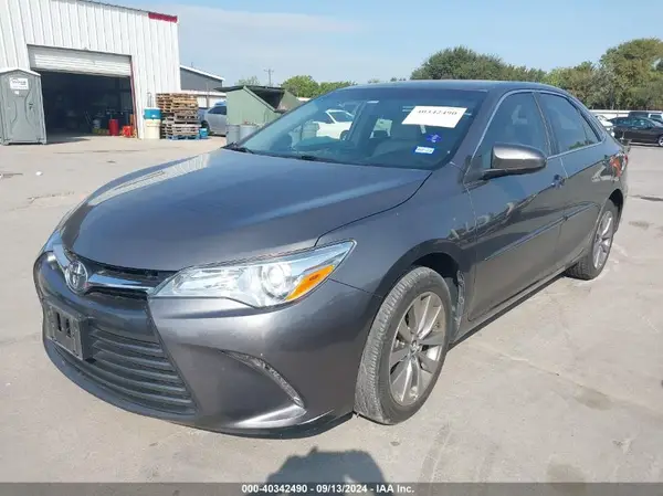 4T1BF1FK9HU708057 2017 TOYOTA CAMRY - Image 2
