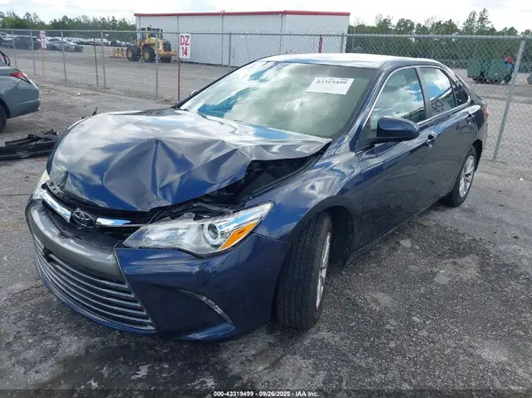 4T1BF1FK9HU709001 2017 TOYOTA CAMRY - Image 2