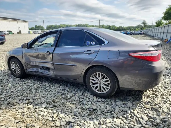 4T1BF1FK9HU710052 2017 TOYOTA CAMRY - Image 2