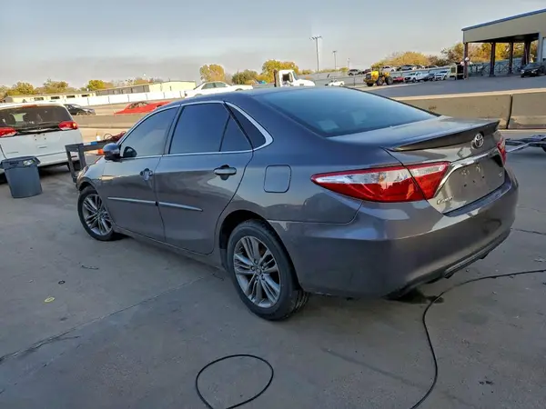 4T1BF1FK9HU714988 2017 TOYOTA CAMRY - Image 2