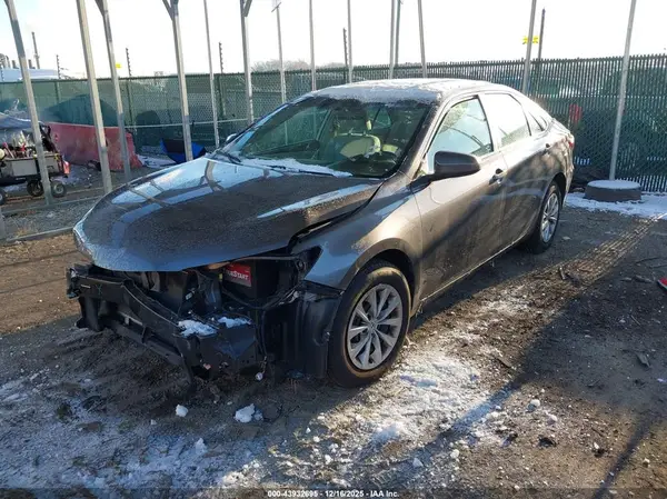 4T1BF1FK9HU721939 2017 TOYOTA CAMRY - Image 2