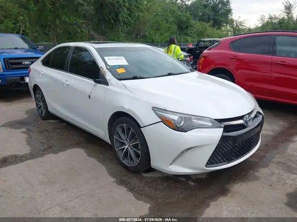4T1BF1FK9HU732410 2017 TOYOTA CAMRY - Image 1
