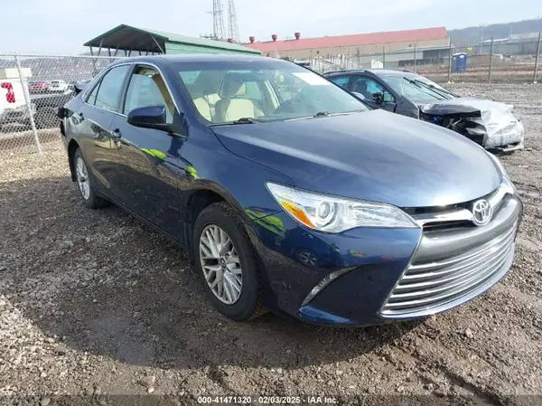 4T1BF1FK9HU734156 2017 TOYOTA CAMRY - Image 1