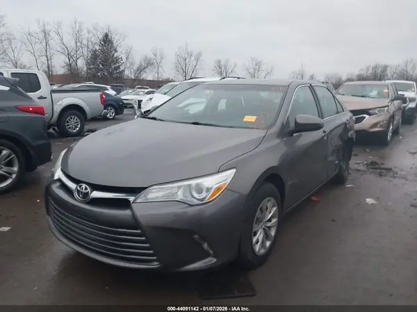 4T1BF1FK9HU734528 2017 TOYOTA CAMRY - Image 2