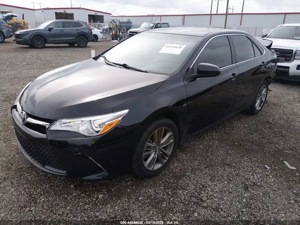4T1BF1FK9HU749353 2017 TOYOTA CAMRY - Image 2