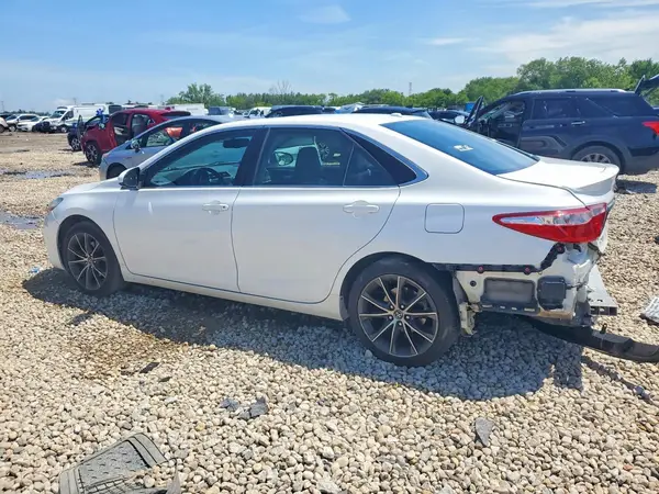 4T1BF1FK9HU757906 2017 TOYOTA CAMRY - Image 2