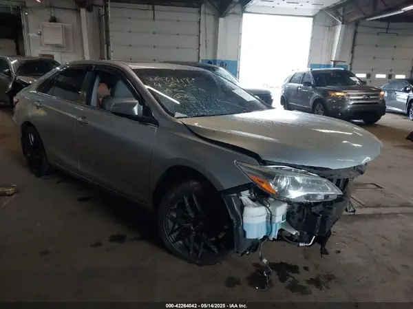 4T1BF1FK9HU759543 2017 TOYOTA CAMRY - Image 1