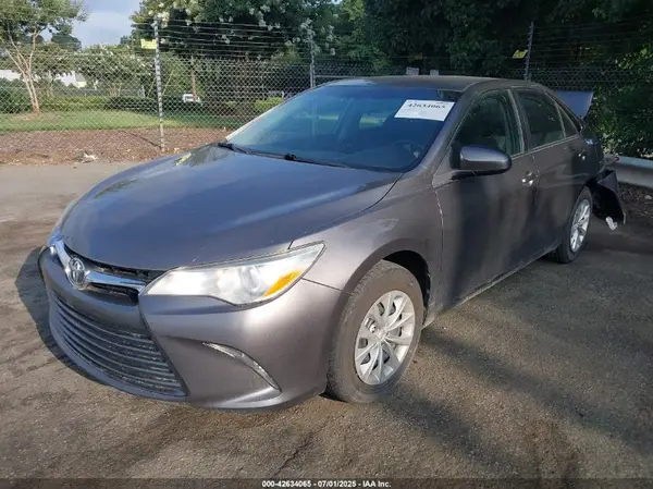 4T1BF1FK9HU760952 2017 TOYOTA CAMRY - Image 2