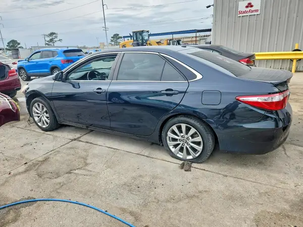 4T1BF1FK9HU766900 2017 TOYOTA CAMRY - Image 2