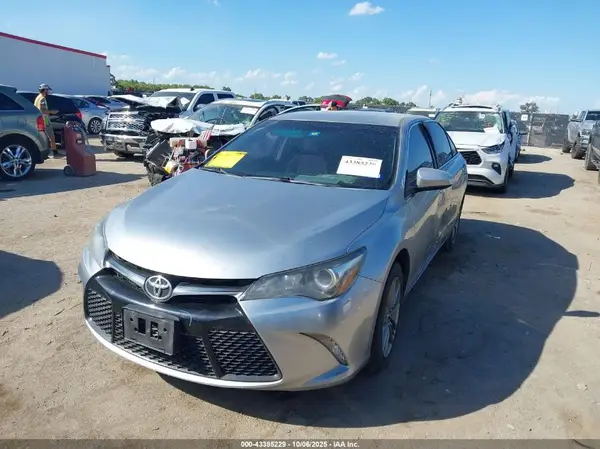 4T1BF1FK9HU768288 2017 TOYOTA CAMRY - Image 2