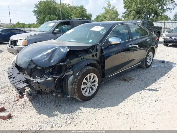 4T1BF1FK9HU770946 2017 TOYOTA CAMRY - Image 2