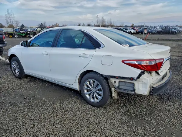 4T1BF1FK9HU793174 2017 TOYOTA CAMRY - Image 2