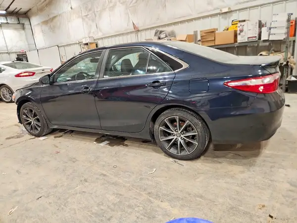 4T1BF1FK9HU800141 2017 TOYOTA CAMRY - Image 2