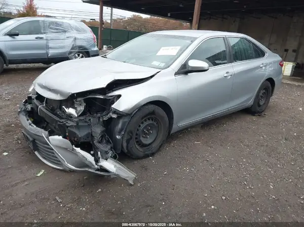 4T1BF1FK9HU807736 2017 TOYOTA CAMRY - Image 2