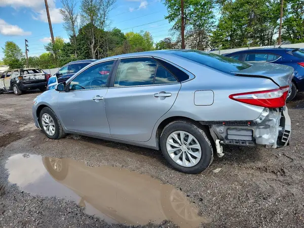 4T1BF1FK9HU807784 2017 TOYOTA CAMRY - Image 2