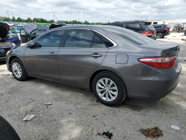4T1BF1FK9HU812578 2017 TOYOTA CAMRY - Image 2