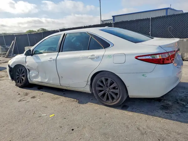 4T1BF1FKXGU121350 2016 TOYOTA CAMRY - Image 2