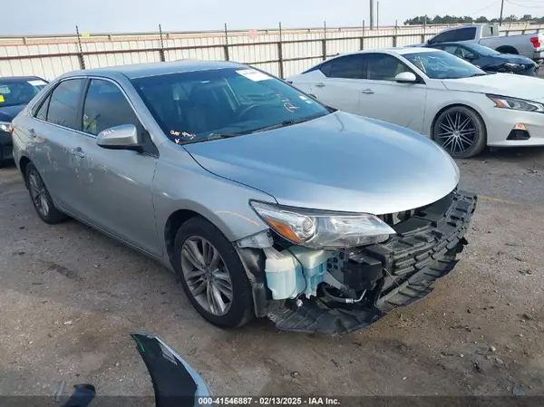 4T1BF1FKXGU132204 2016 TOYOTA CAMRY - Image 1