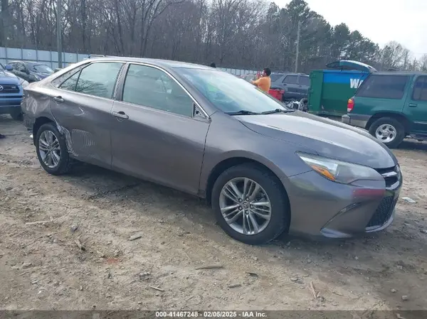 4T1BF1FKXGU134048 2016 TOYOTA CAMRY - Image 1